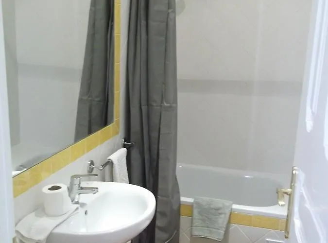 Angola Floor 6 Bedrooms Διαμέρισμα